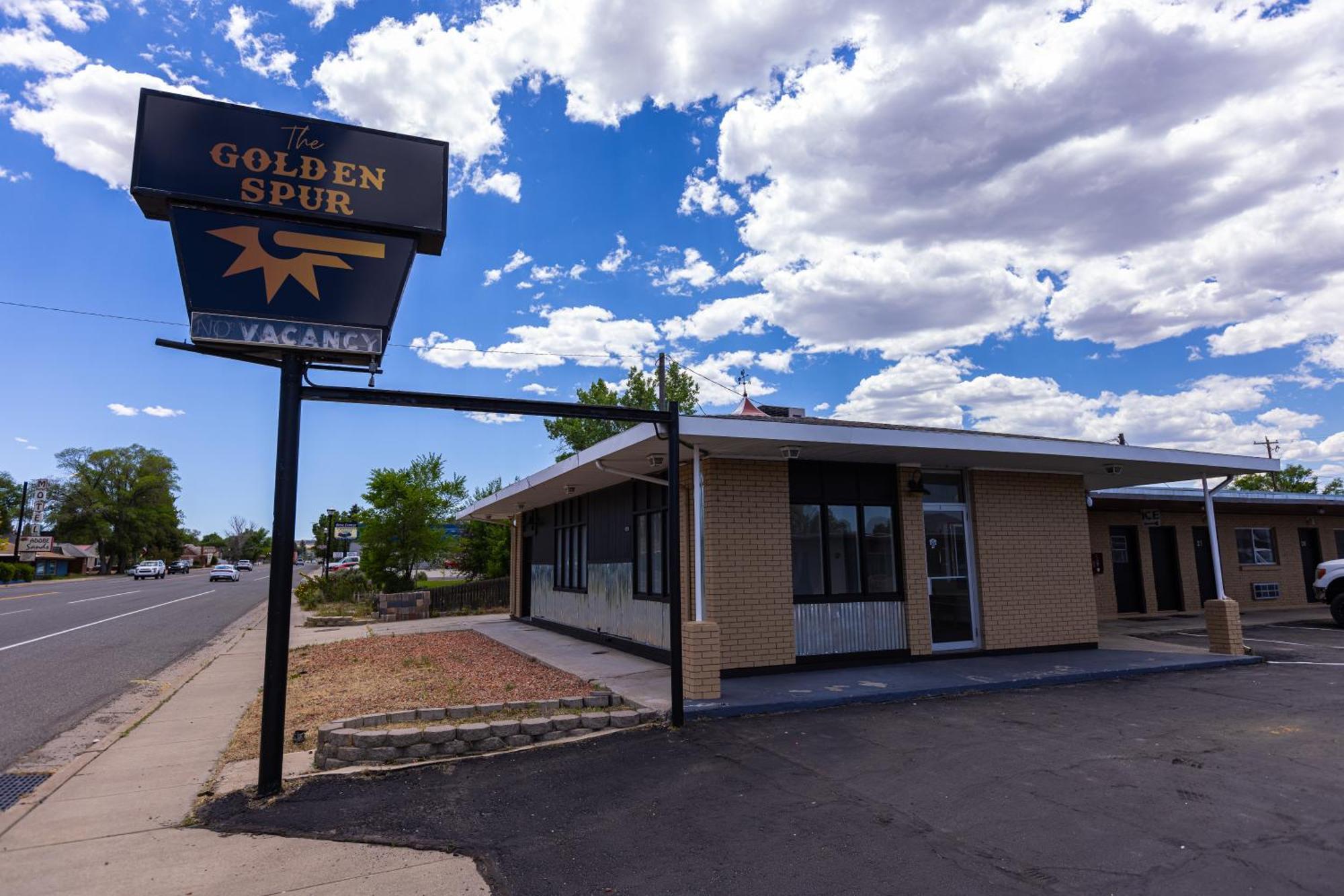 The Golden Spur Hotel แพงกวิทช์ ภายนอก รูปภาพ